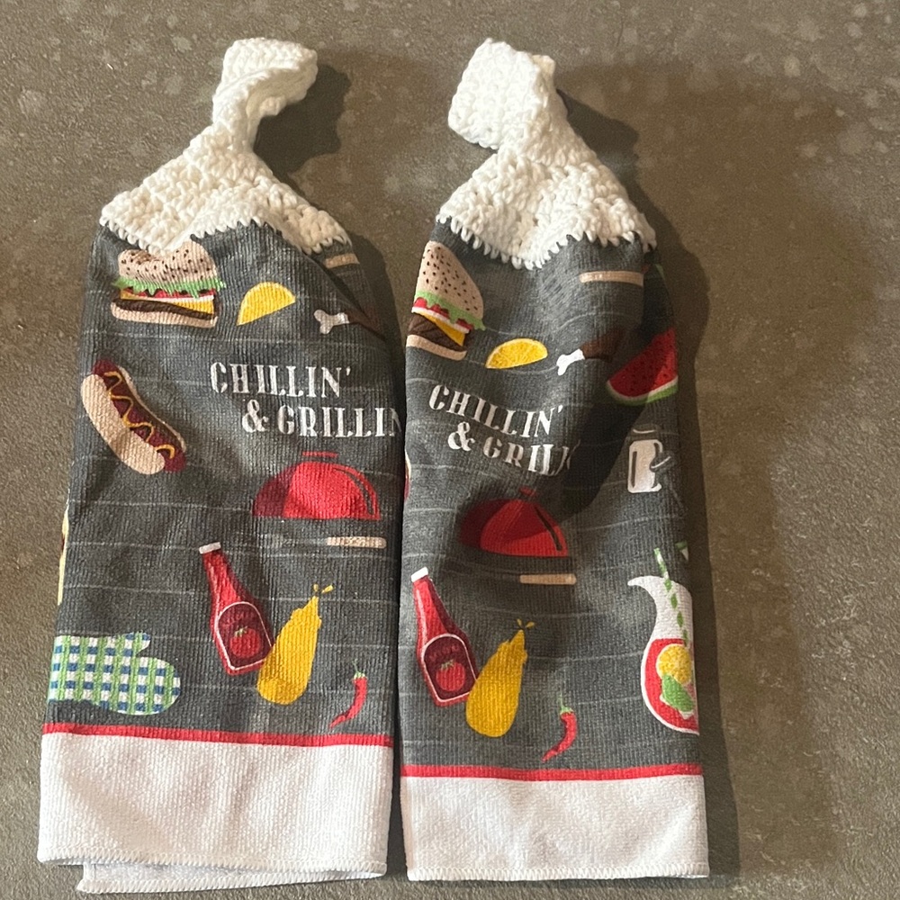 Chillin' & Grillin' Kitchen Towel Set - Dark Gray with Red Accents